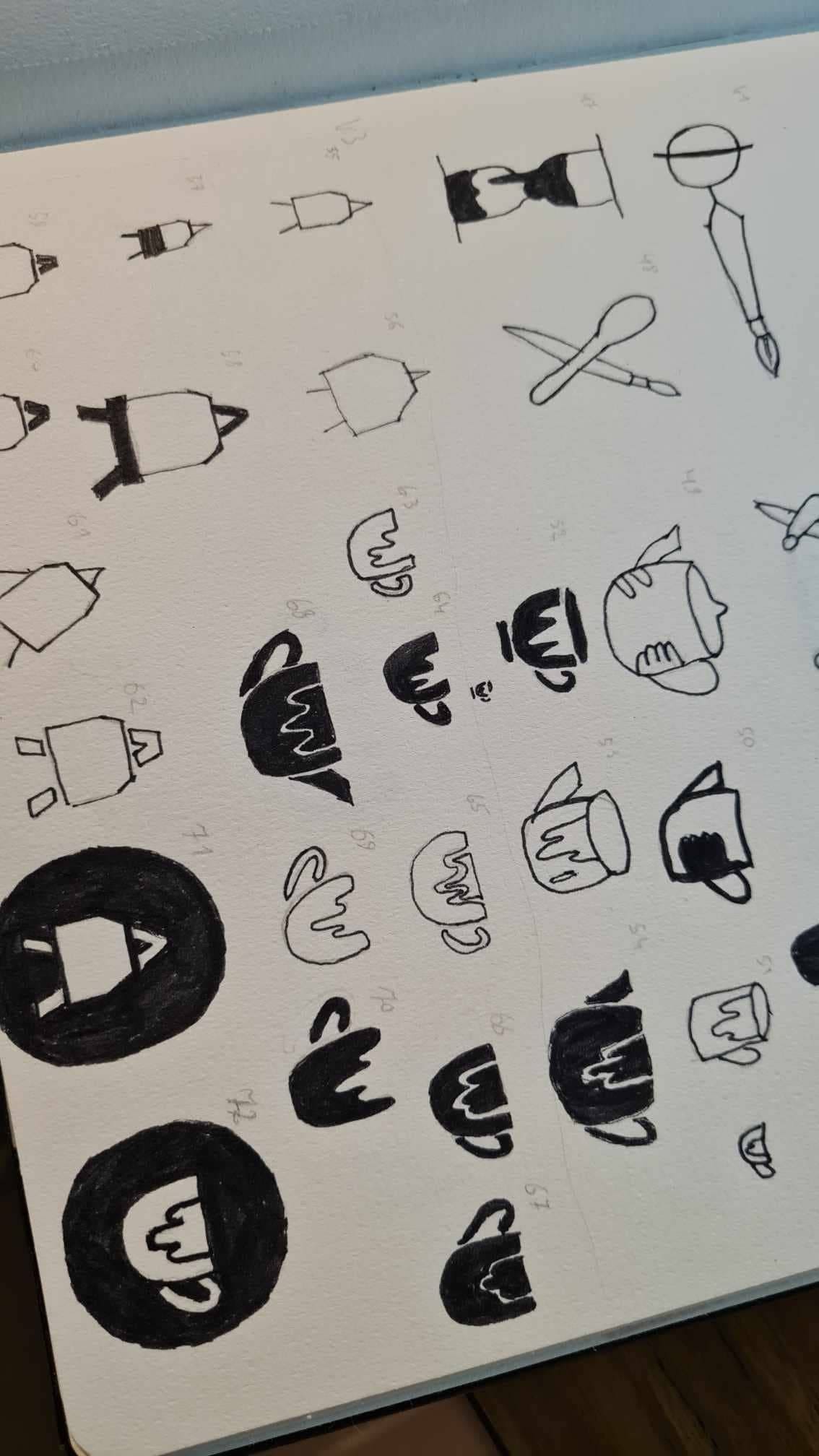 Sketches of logo during designfase