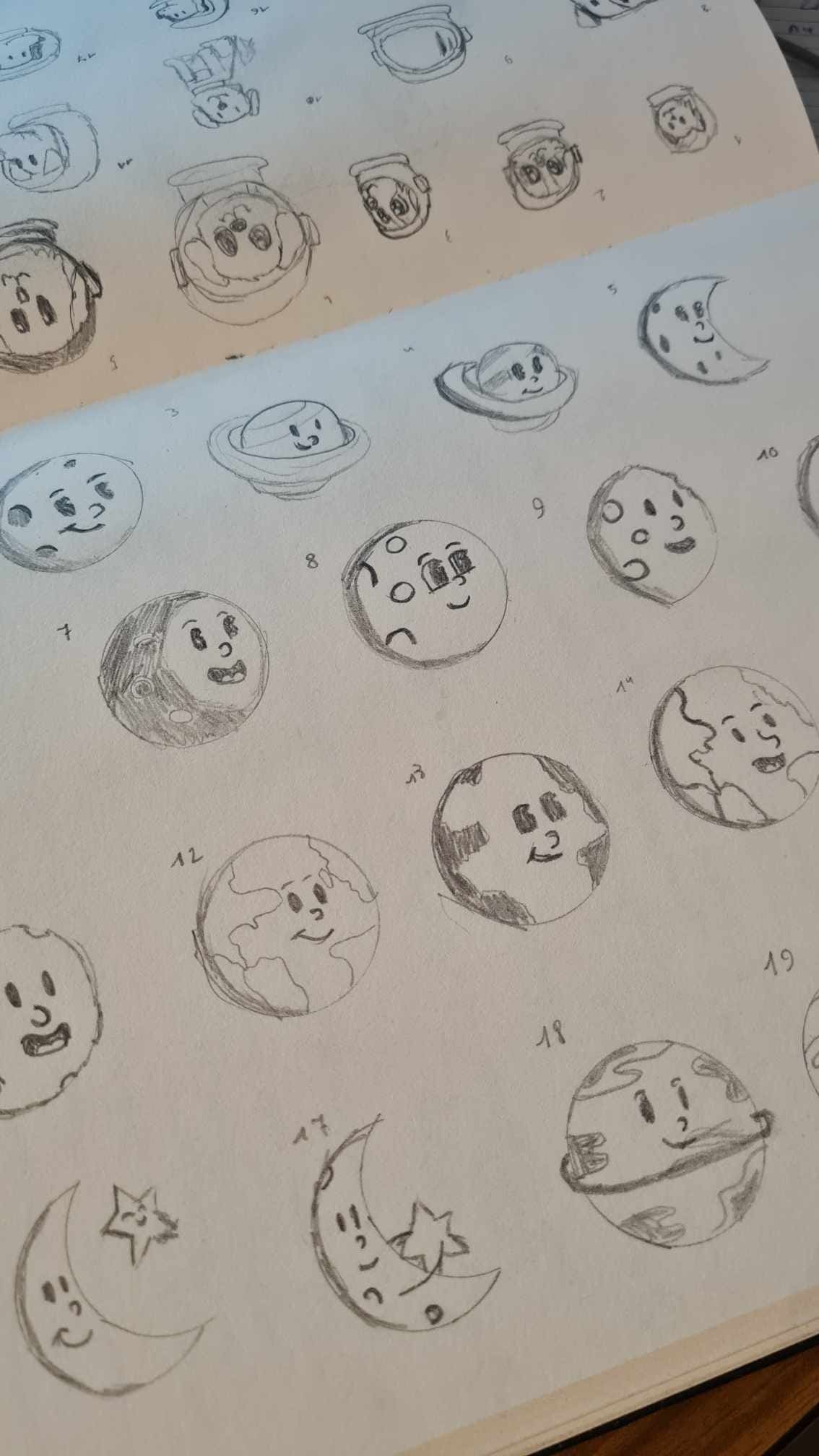 Sketches of logo during designfase